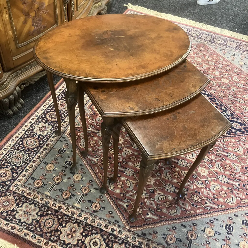 English Antique Burr Walnut Oval Nest of Tables, Fine Cabriole Legs With Shell Carving At Top (1910 - 1920s) Image 1++