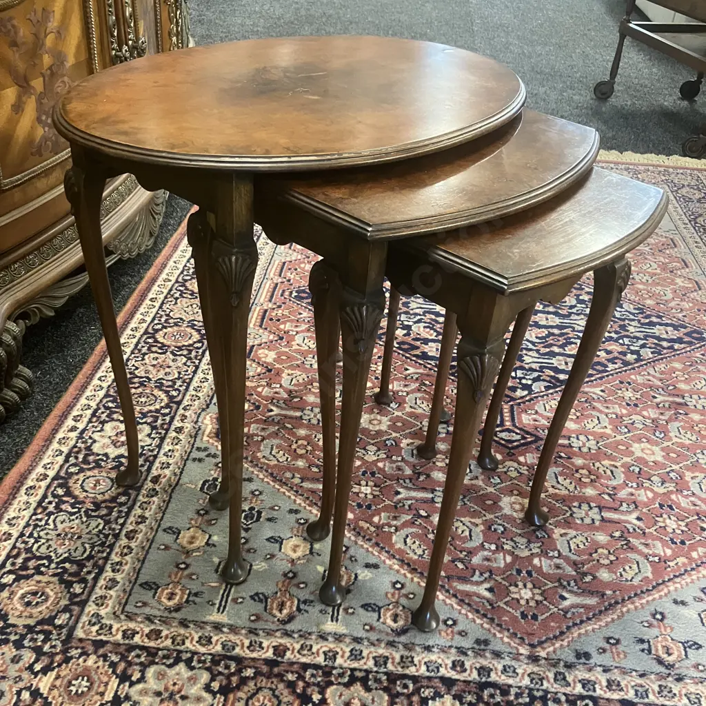 English Antique Burr Walnut Oval Nest of Tables, Fine Cabriole Legs With Shell Carving At Top (1910 - 1920s) Image 1++