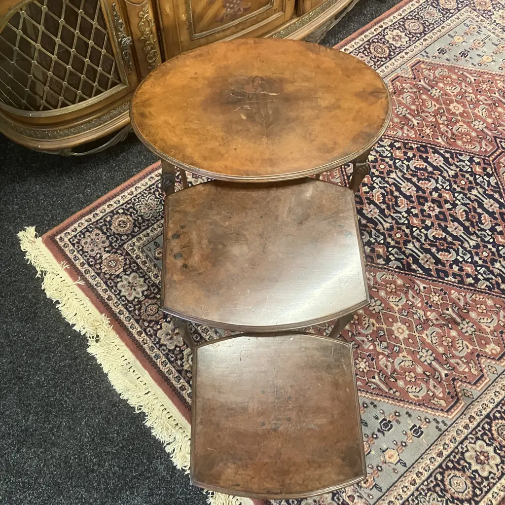 English Antique Burr Walnut Oval Nest of Tables, Fine Cabriole Legs With Shell Carving At Top (1910 - 1920s) Image 1++