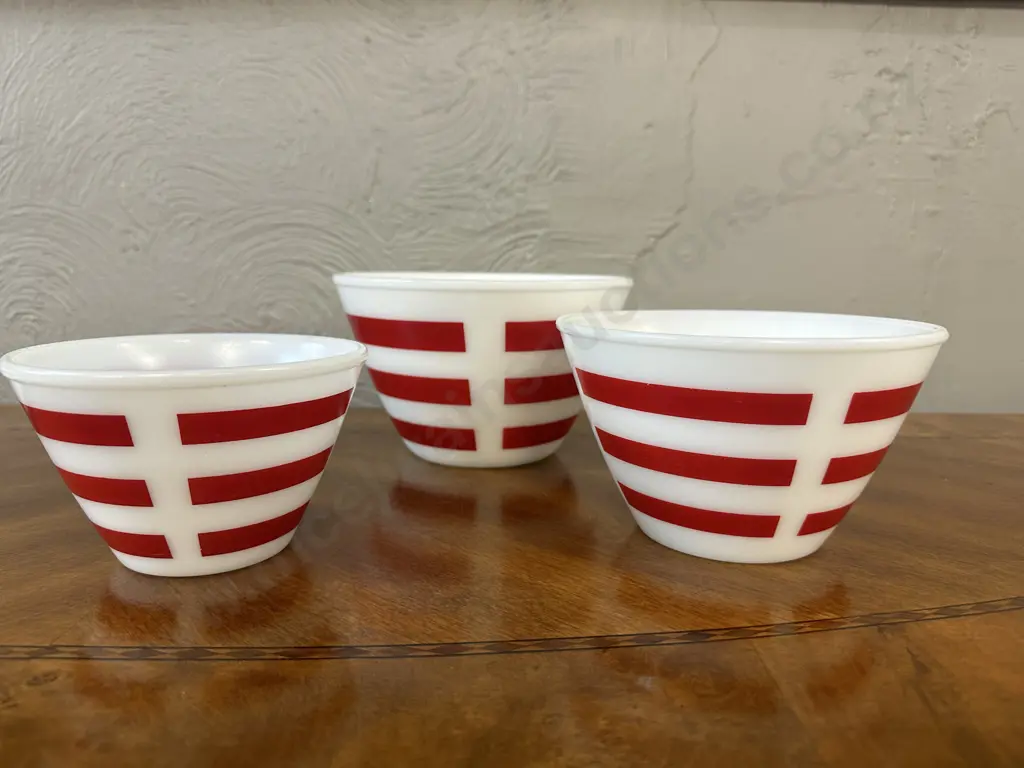 Vintage Set Of Three Opalex Mixing Bowls White Milk Glass & Red Stripes  Image 1++