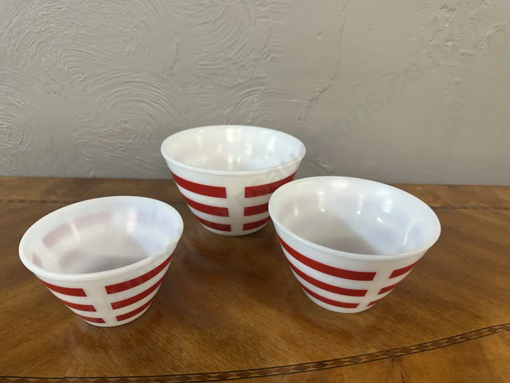 Vintage Set Of Three Opalex Mixing Bowls White Milk Glass & Red Stripes  Image 1++