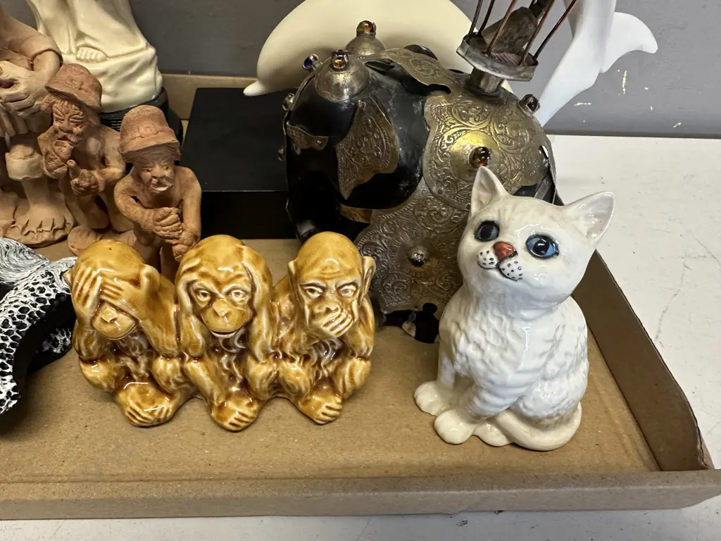 Selection Of Ornaments & Sculptures Including Beswick Cat, Lancaster & Sandland Monkeys Etc Image 1++