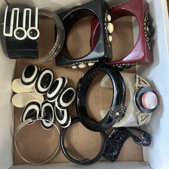 Selection Of Vintage Costume Jewellery Bangles