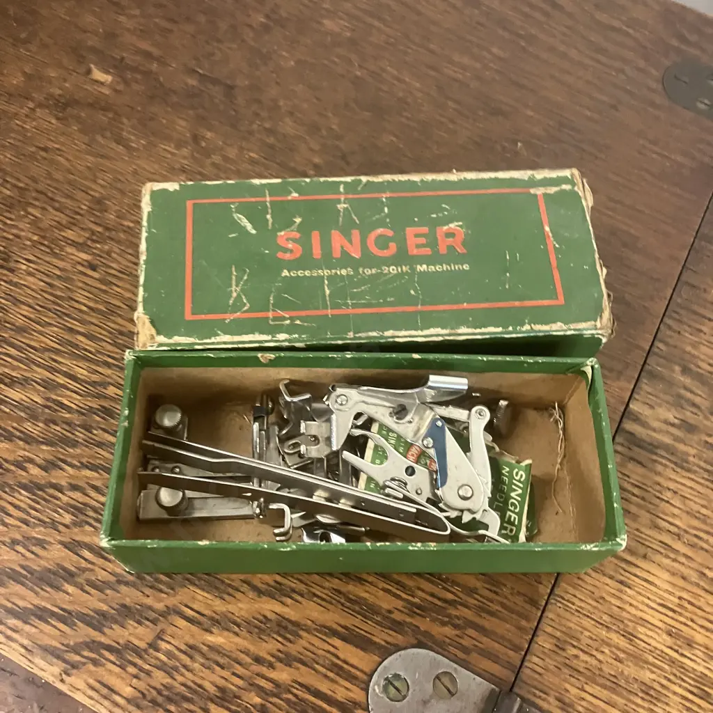 1908 Singer Model No 15K Treadle Sewing Machine With Some Accessories, #V843573 (As Found) Image 1++