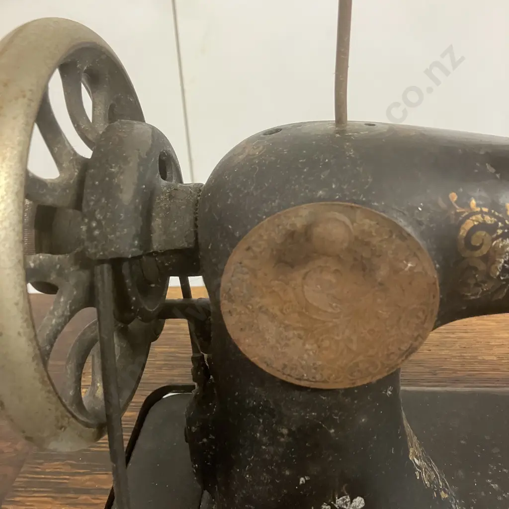 1908 Singer Model No 15K Treadle Sewing Machine With Some Accessories, #V843573 (As Found) Image 1++
