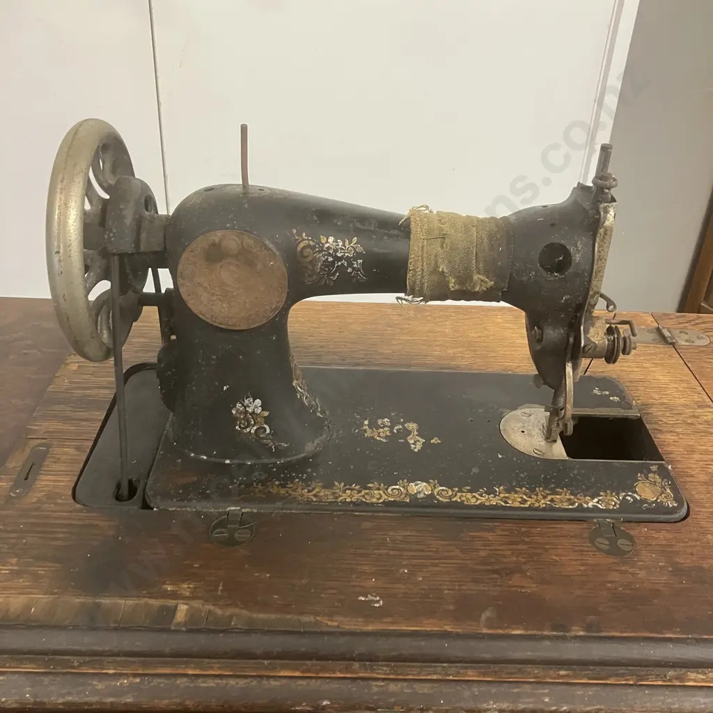 1908 Singer Model No 15K Treadle Sewing Machine With Some Accessories, #V843573 (As Found) Image 1++