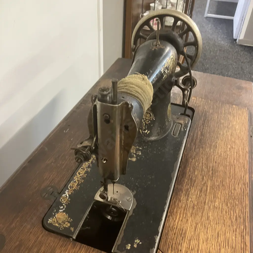 1908 Singer Model No 15K Treadle Sewing Machine With Some Accessories, #V843573 (As Found) Image 1++