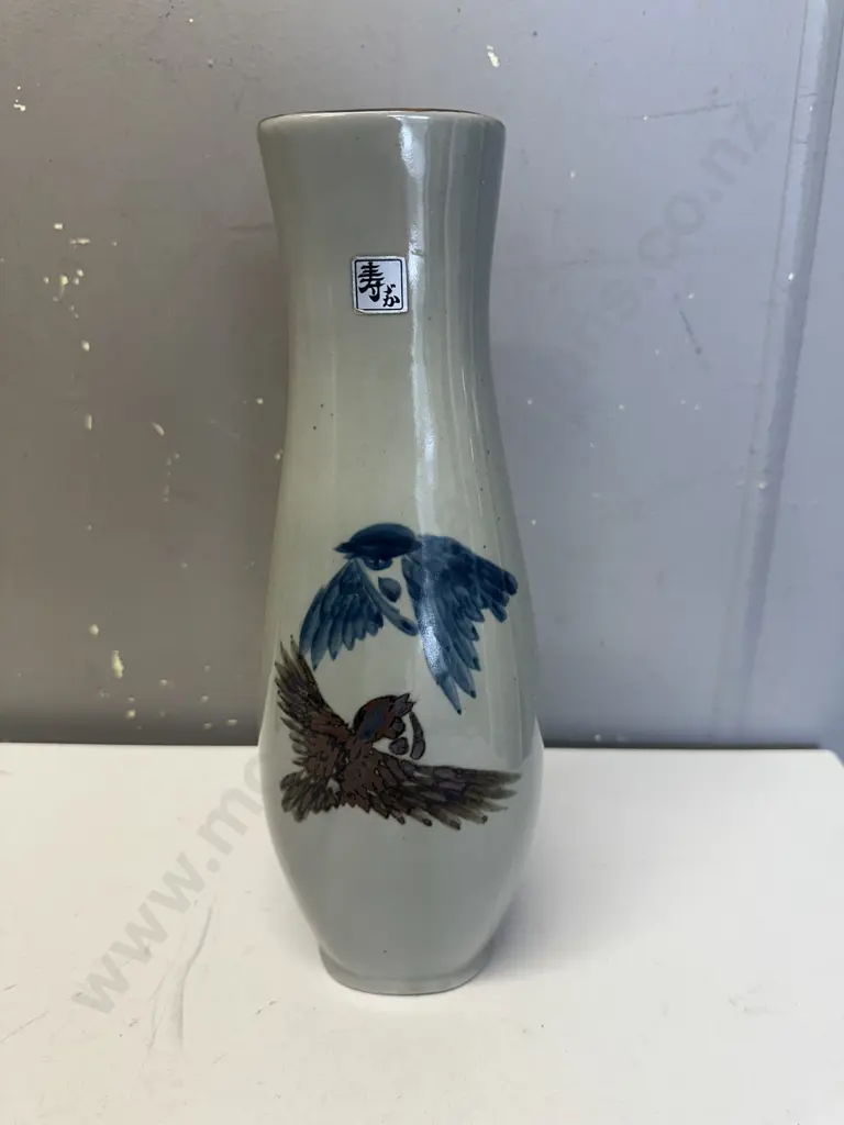 Japanese Vase Hand Painted Two Birds In Flight H30cm. Image 1++
