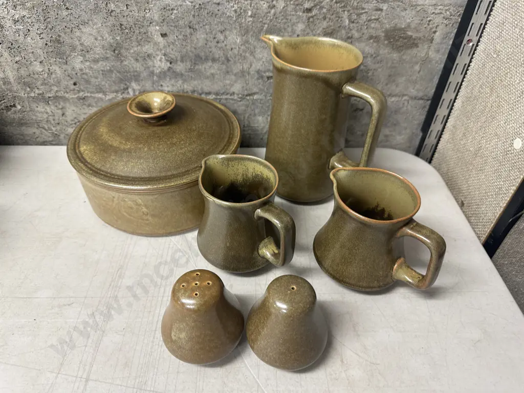 Selection Of Vintage Items Including Lidded Casserole Dish, Jug, Salt & Pepper Etc Image 1++