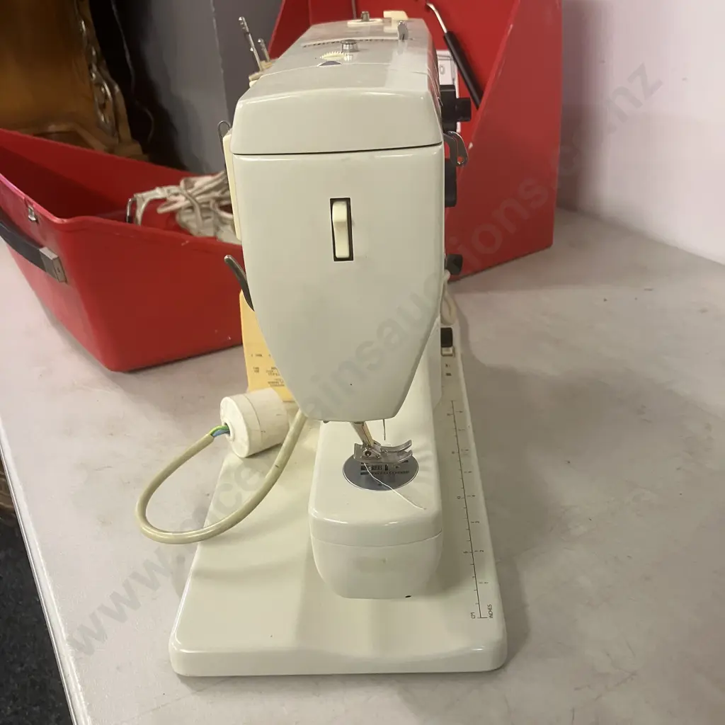 Bernina Record 830 Sewing Machine In Case #15060681 Image 1++