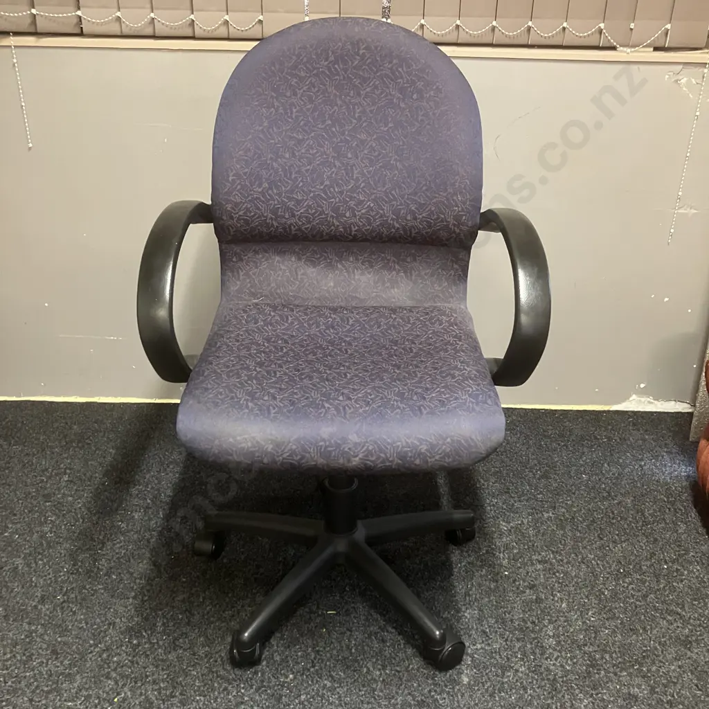Damba Gaslift Office Chair, Armed, On Castors Image 1++