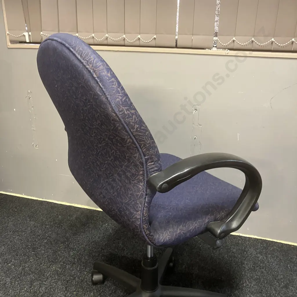 Damba Gaslift Office Chair, Armed, On Castors Image 1++
