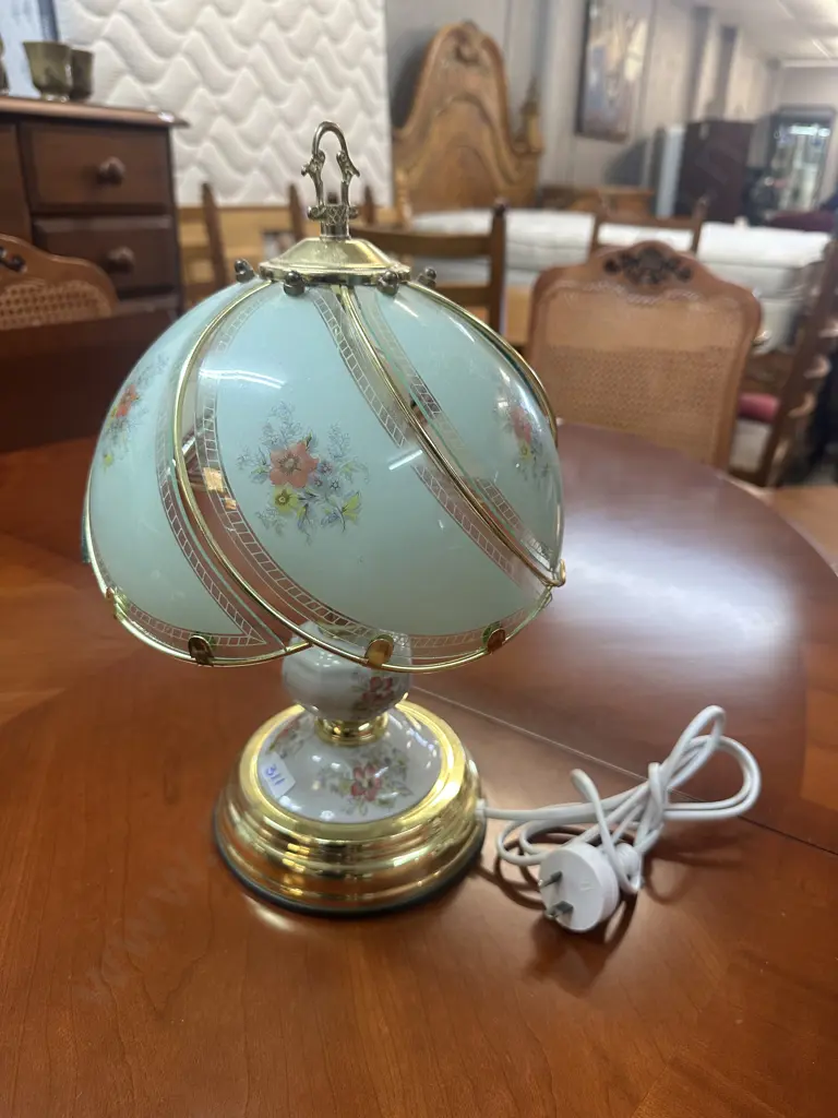 Vintage Tiffany Style Touch Lamp Floral Design On Glass Shade & Brass Base Image 1++