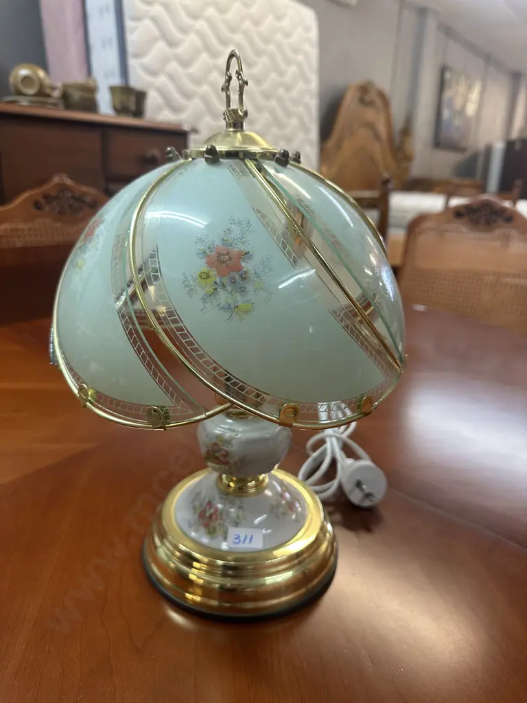 Vintage Tiffany Style Touch Lamp Floral Design On Glass Shade & Brass Base Image 1++