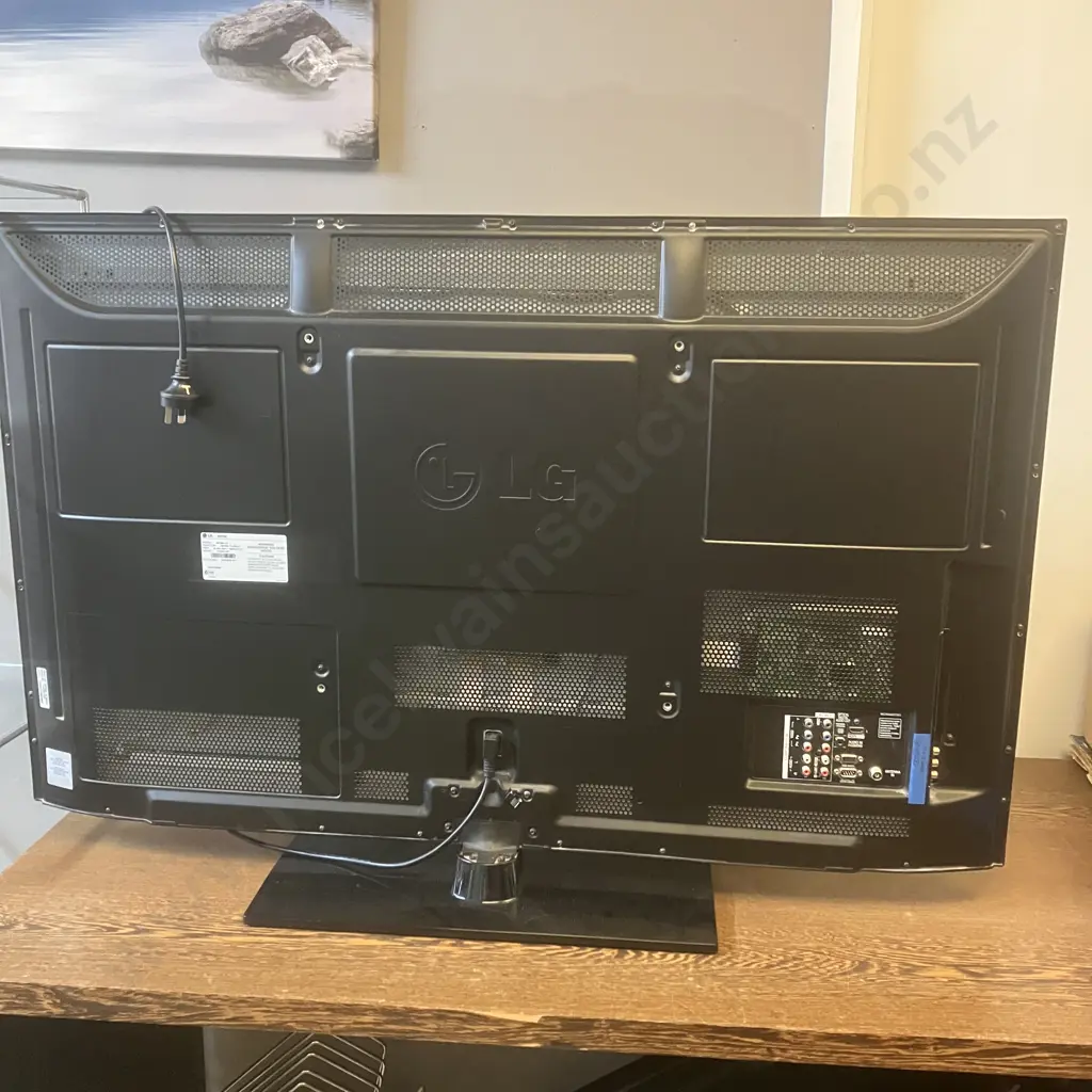 LG 50" (127cm) HD Plasma TV - PT250 With Remote Control Image 1++