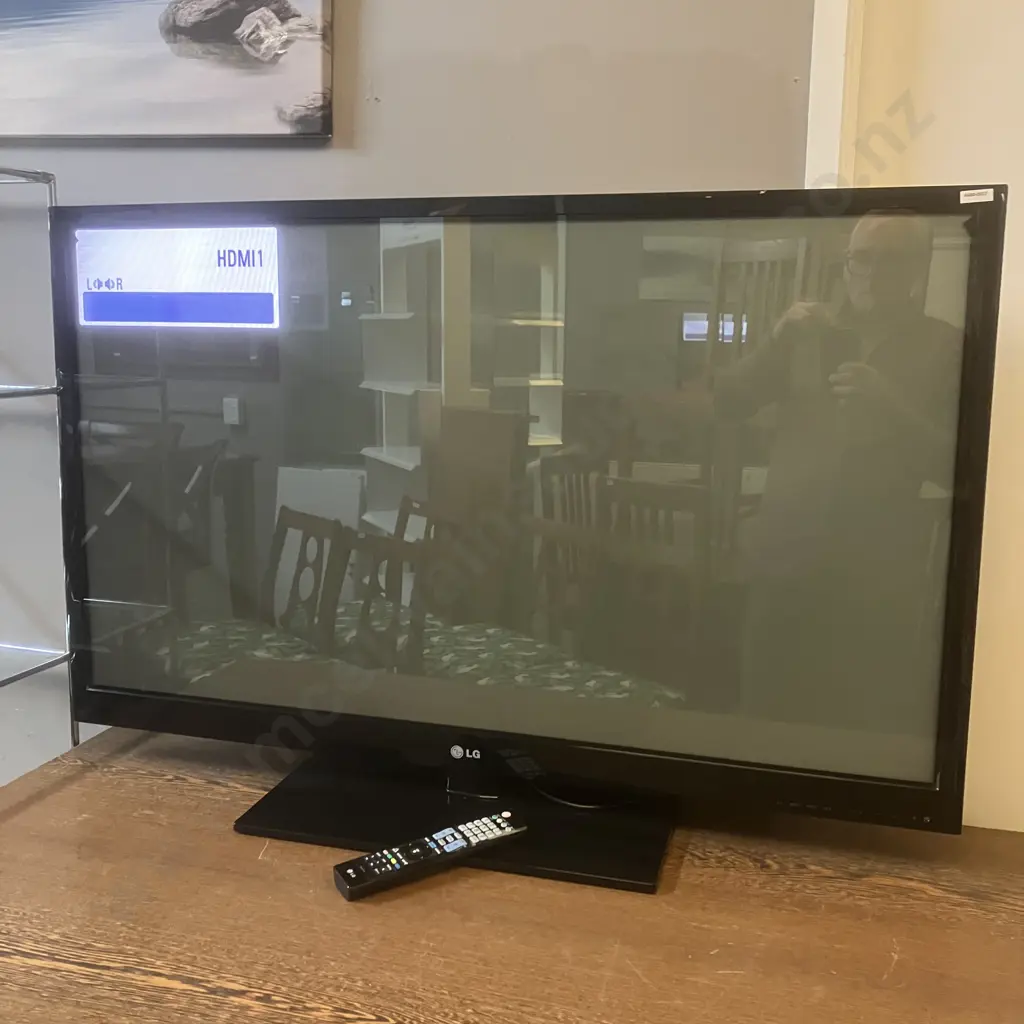 LG 50" (127cm) HD Plasma TV - PT250 With Remote Control Image 1++