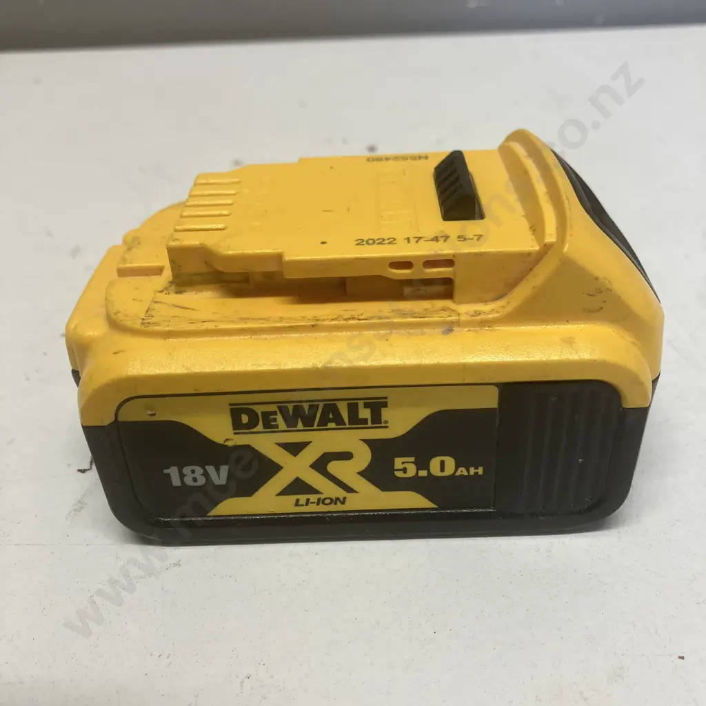 DeWalt 18V 5.0Ah Battery Image 1++