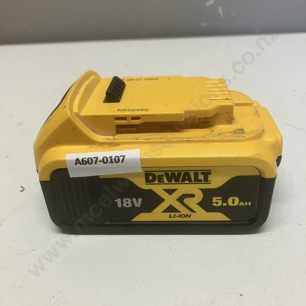 DeWalt 18V 5.0Ah Battery Image 1++