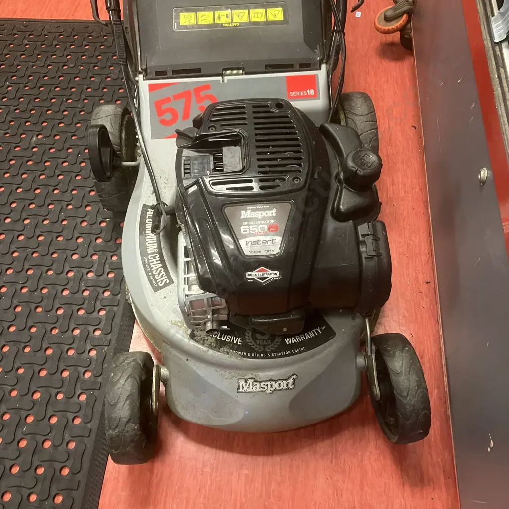 Masport 575 Series 18 2'n1 Electric Start Self Propelled Lawn Mower With Catcher & B&S Instart Battery & Charger Image 1++