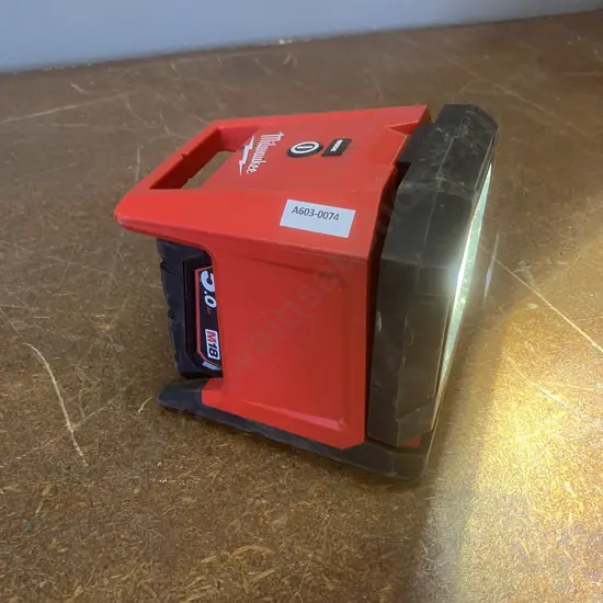 Milwaukee M18 Worklight With 5.0Ah Battery (No Charger)