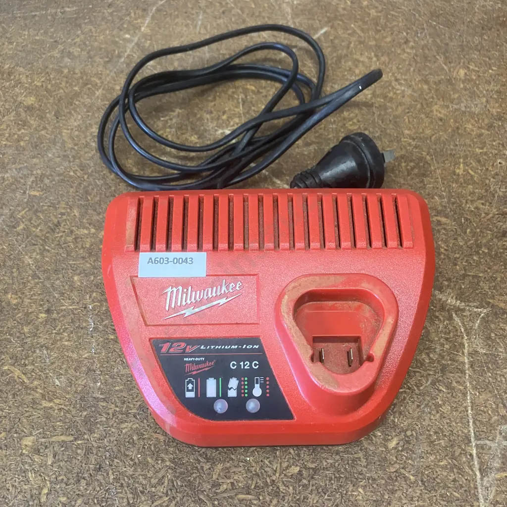 Milwaukee 12V Charger C12C Image 1++