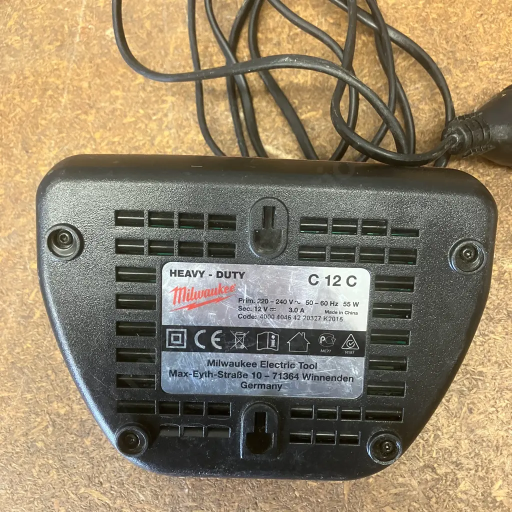 Milwaukee 12V Charger C12C Image 1++