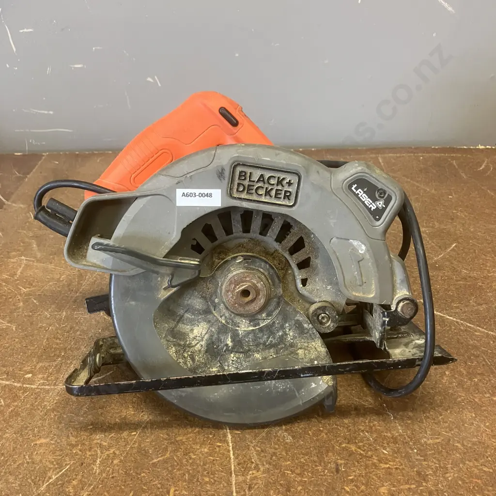 Black & Decker Circular Saw Image 1++