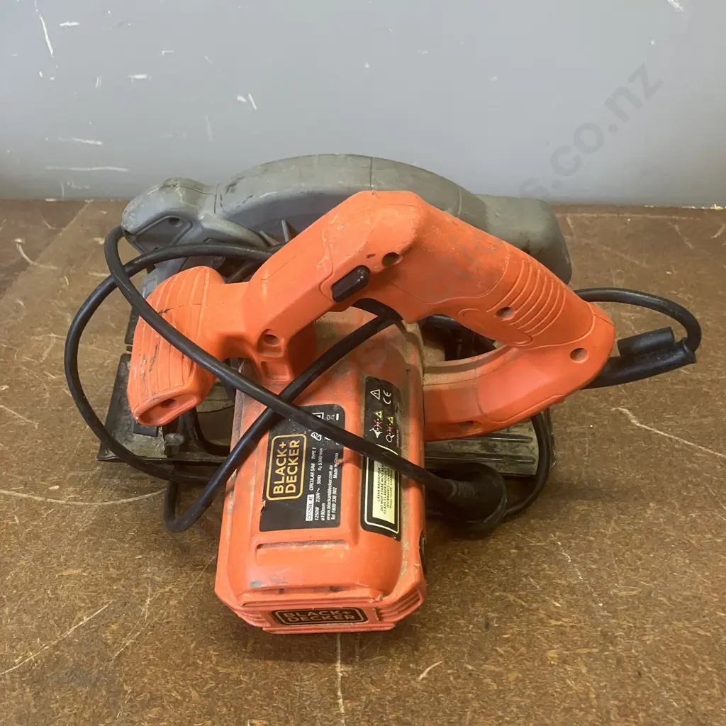 Black & Decker Circular Saw Image 1++
