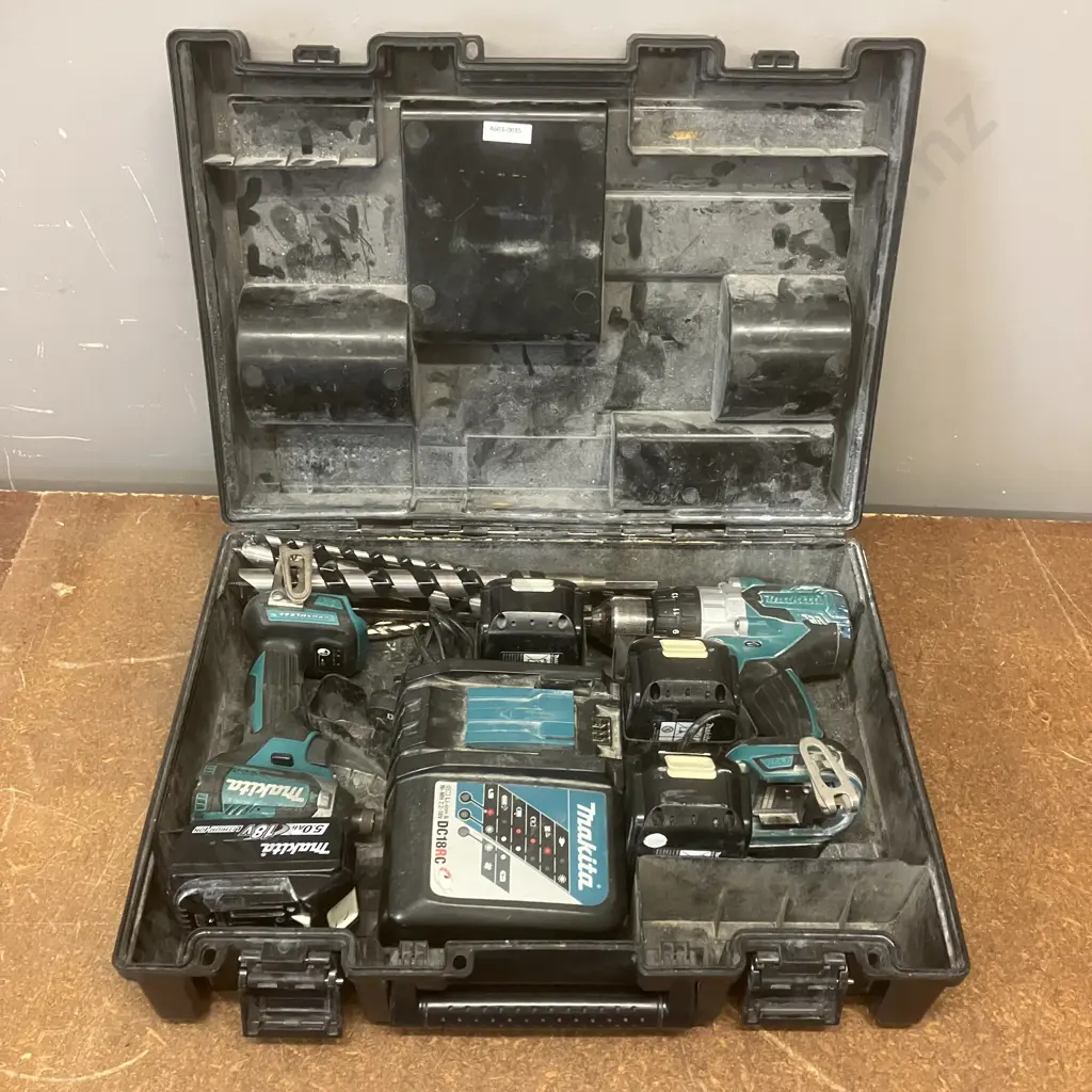 Makita Drill Set (Box Damaged) Image 1++