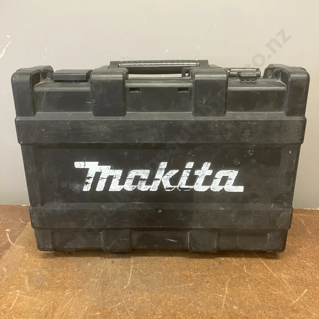 Makita Drill Set (Box Damaged) Image 1++