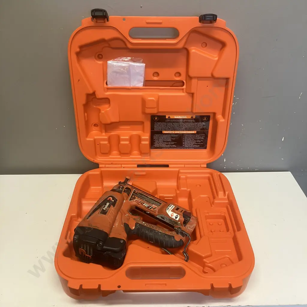 Paslode Impulse Angled Bradder In Case (No Charger / Battery) Image 1++