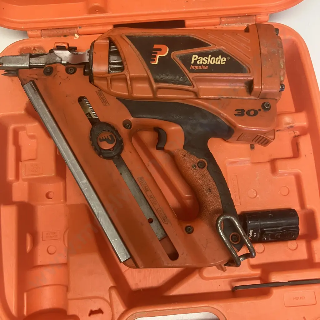 Paslode Impulse Framing Nailer In Case With Battery (No Charger) Image 1++
