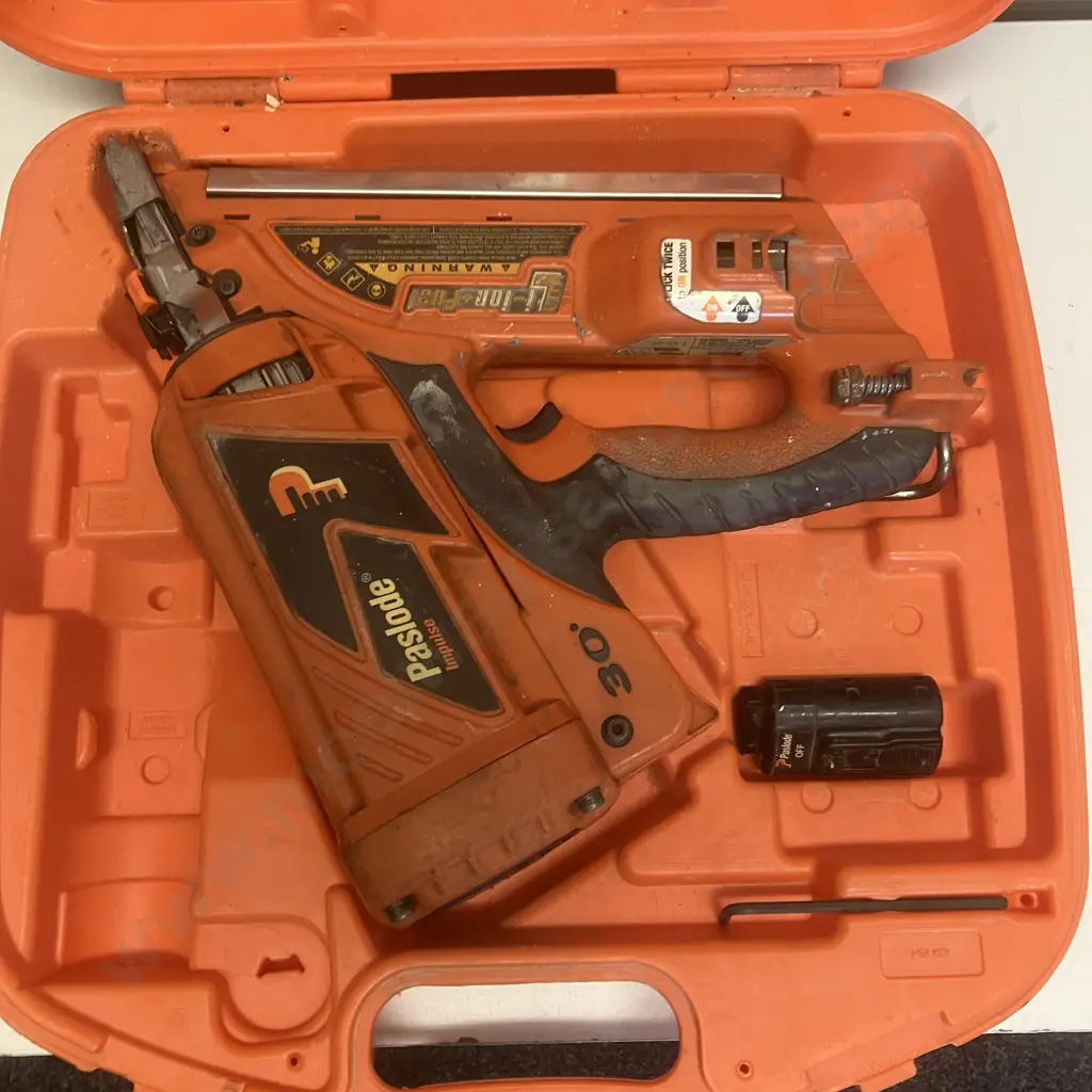 Paslode Impulse Framing Nailer In Case With Battery (No Charger) Image 1++