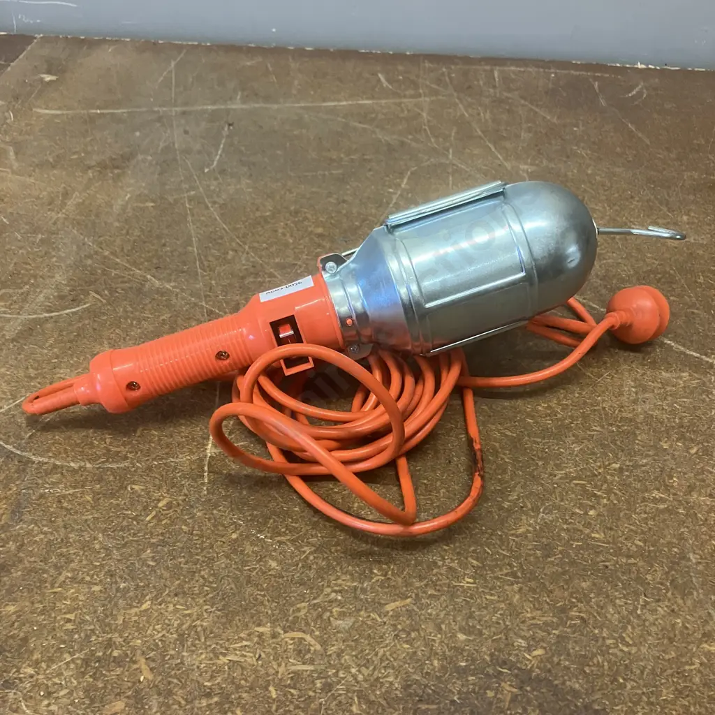 Autohaus Workshop Light Image 1++