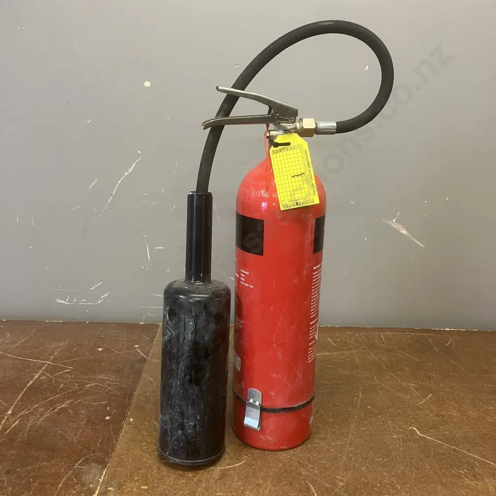 Large Fire Extinguisher Image 1++