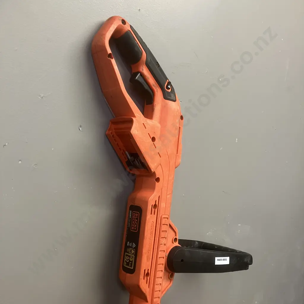 Black & Decker Weed Trimmer 18V Skin Only Image 1++