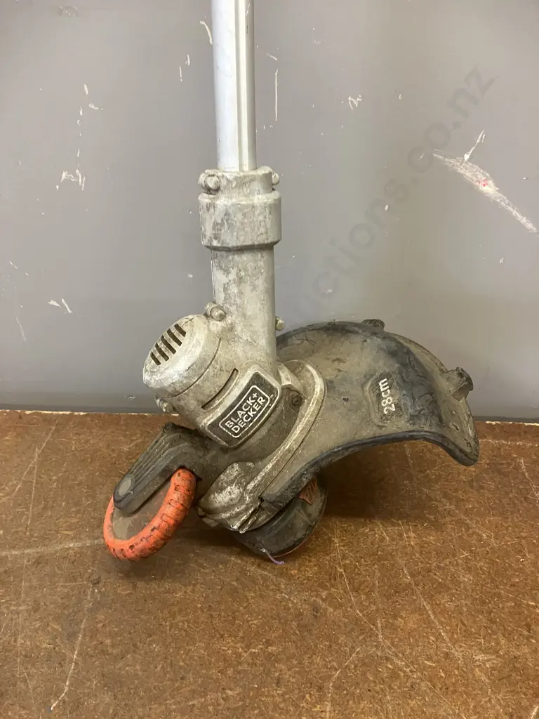 Black & Decker Weed Trimmer 18V Skin Only Image 1++