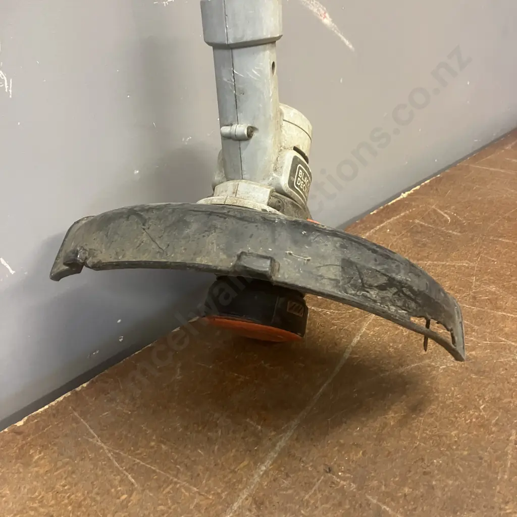 Black & Decker Weed Trimmer 18V Skin Only Image 1++