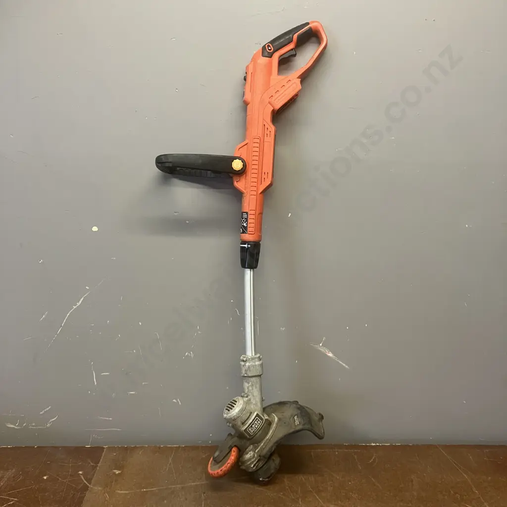 Black & Decker Weed Trimmer 18V Skin Only Image 1++