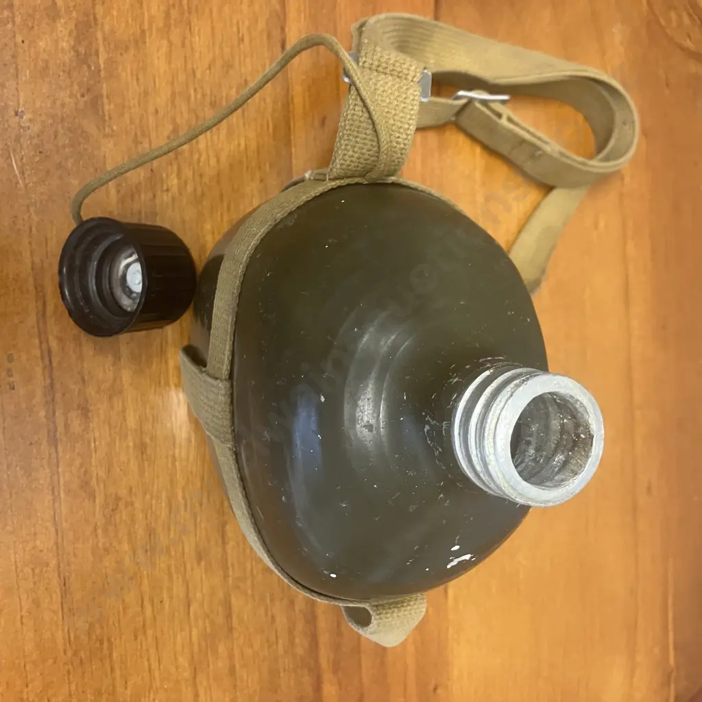Vintage NVA 1 Quart Canteen And Carrier Image 1++