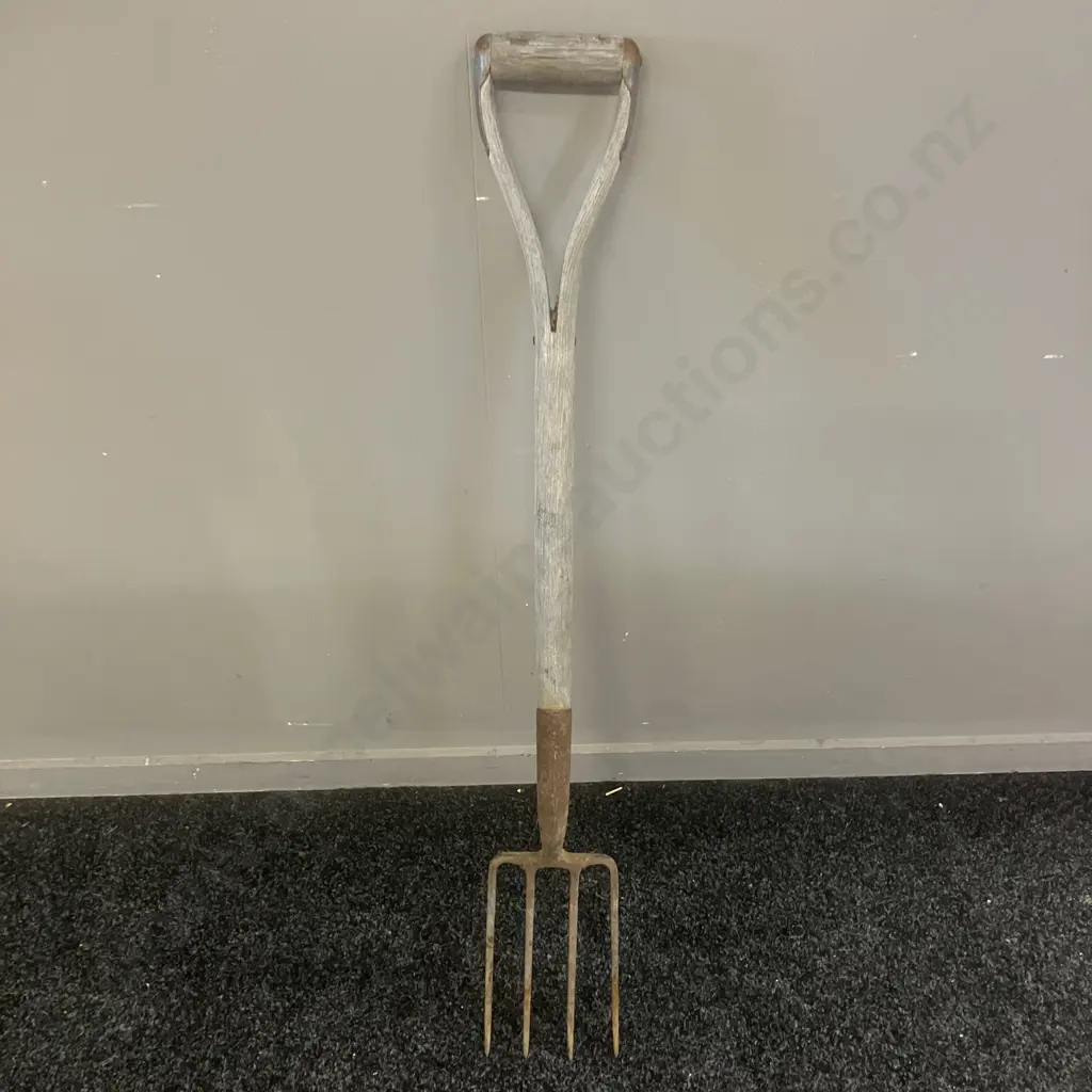 Vintage Wooden Handled Garden Fork Image 1++