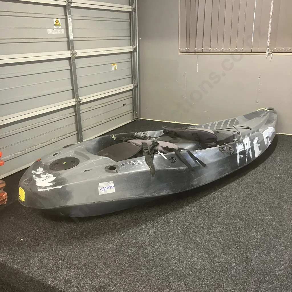 LifeTime Angler Grey 3.1m Kayak (As Found) Image 1++