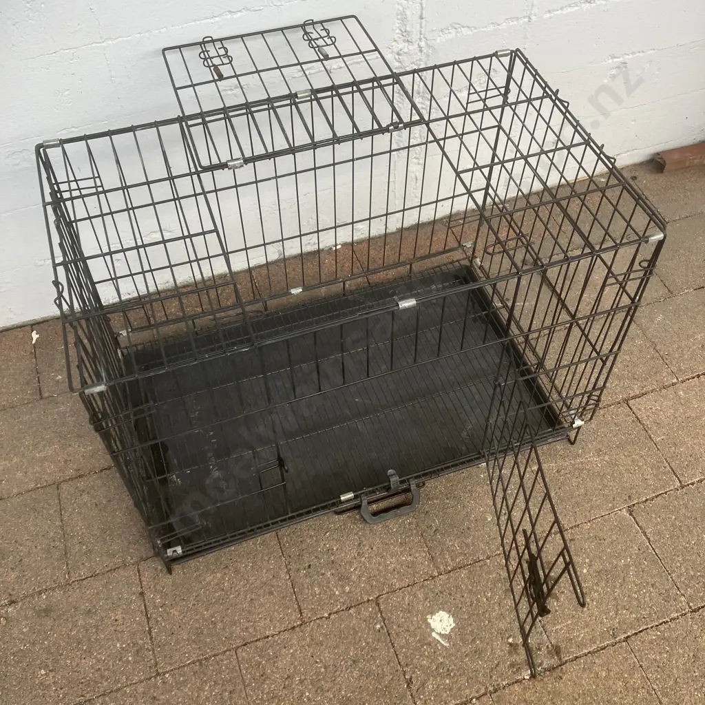 Steel Animal Crate With Slide Out Tray In Base. H54 W75.5 D45.5cm Image 1++
