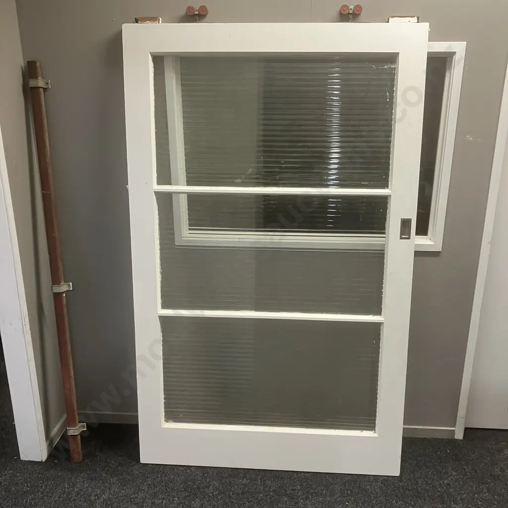 Retro Reeded Glass Interior Sliding Door With Rail. 199 x 122cm (1 Glass Panel Cracked) Image 1++