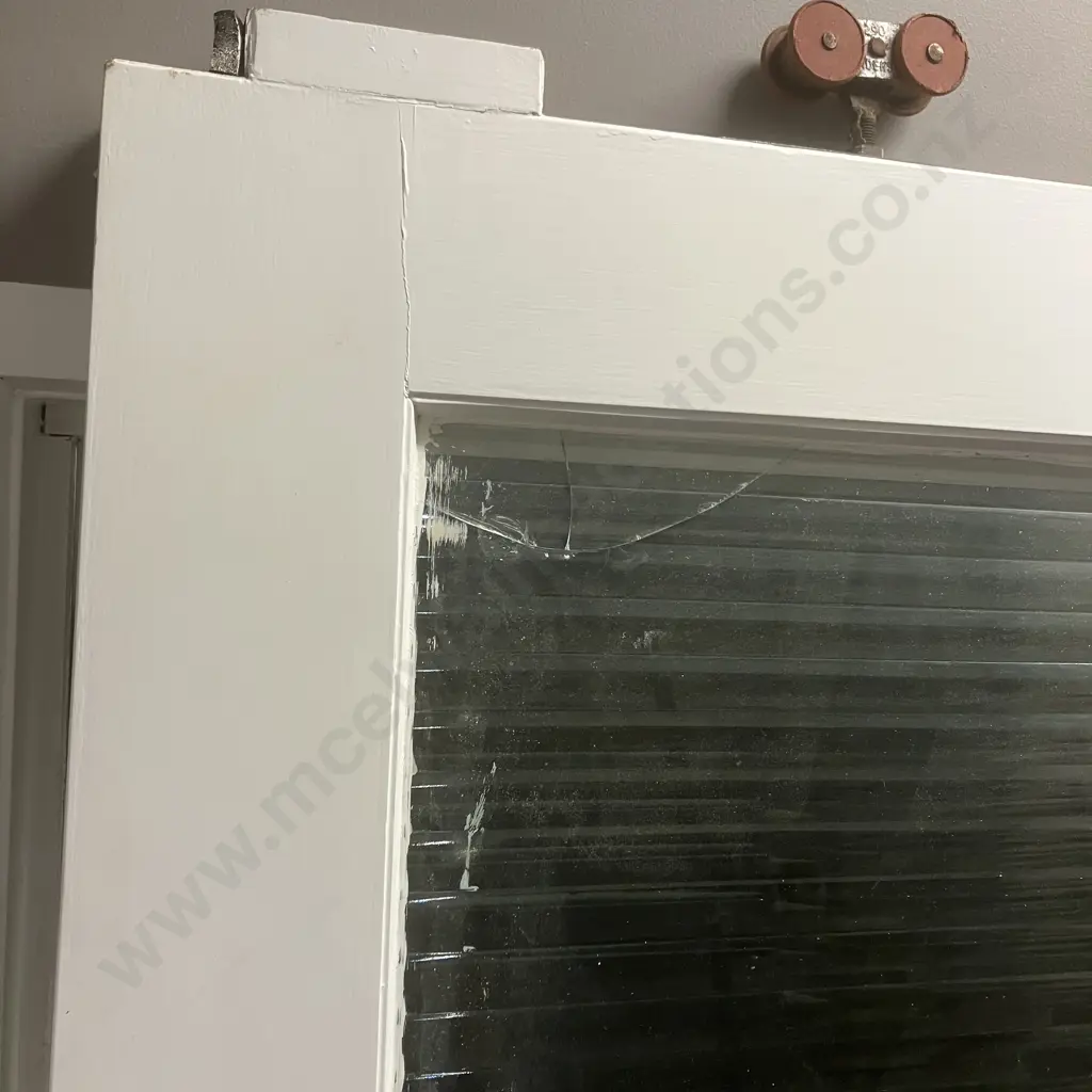 Retro Reeded Glass Interior Sliding Door With Rail. 199 x 122cm (1 Glass Panel Cracked) Image 1++