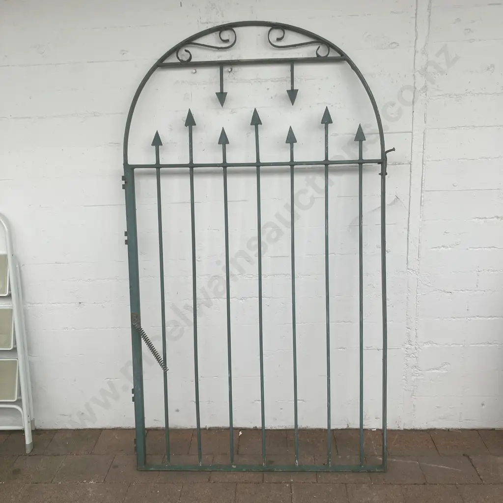 Steel Arched Top Gate With Arrow Point Finials. 192 x 110cm Image 1++