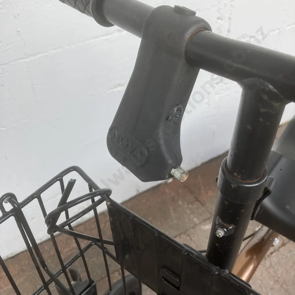 Freiheit Knee Walker With Crutch Holders Image 1++