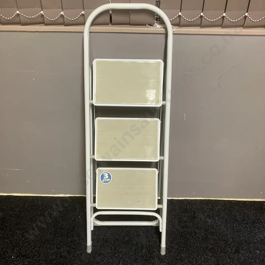 Geelong Ladders Three Step Folding Ladder Image 1++