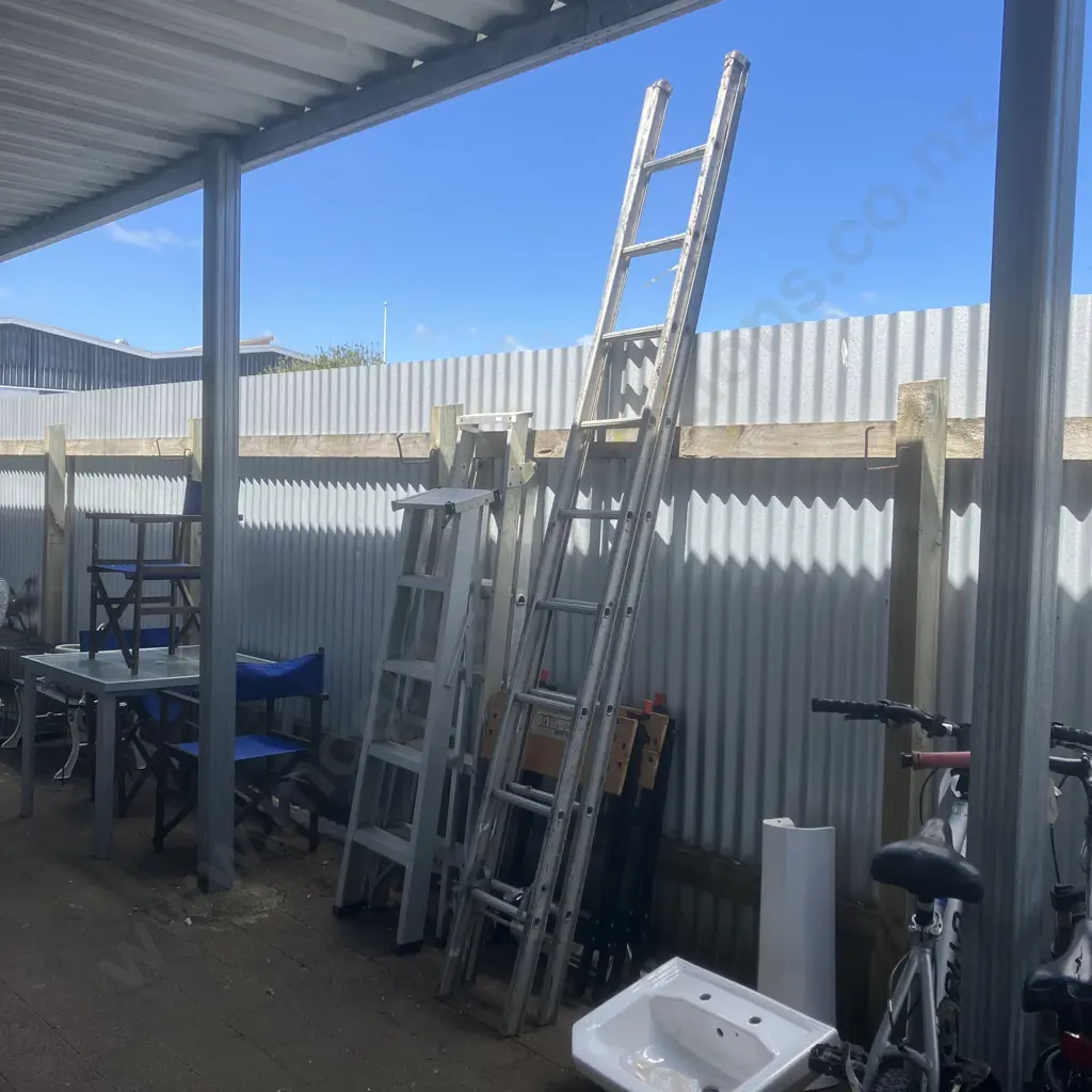 Ullrich Aluminum Easy Lift 3m Extension Ladder (As Found Condition) Image 1++