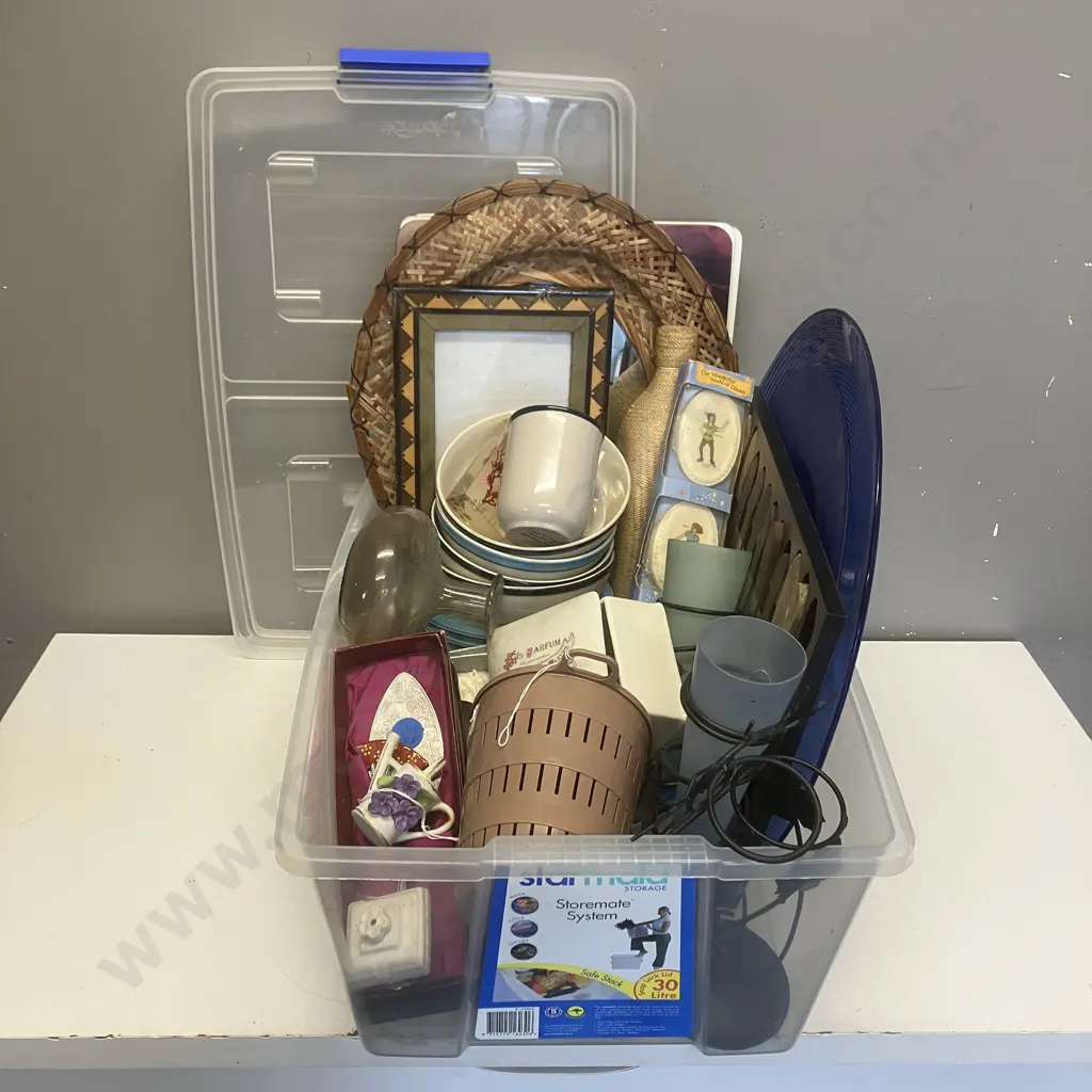 Lidded Plastic Starmade Storage Bin, Vintage Items, Silverware, Retro Cutlery Set, Chine Etc Image 1++